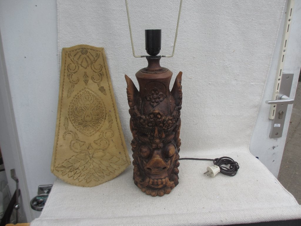 Een zware houtsnijwerk Balinese tafellamp voet jr 40/50, Gebruikt, Vintage, Met schakelaar, 63 cm