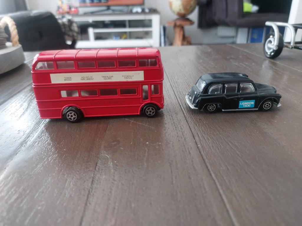London Bus en Taxi Speelgoedauto's, Hobby en Vrije tijd, Modelauto's | 1:5 tot 1:12, Gebruikt, Auto, Ophalen