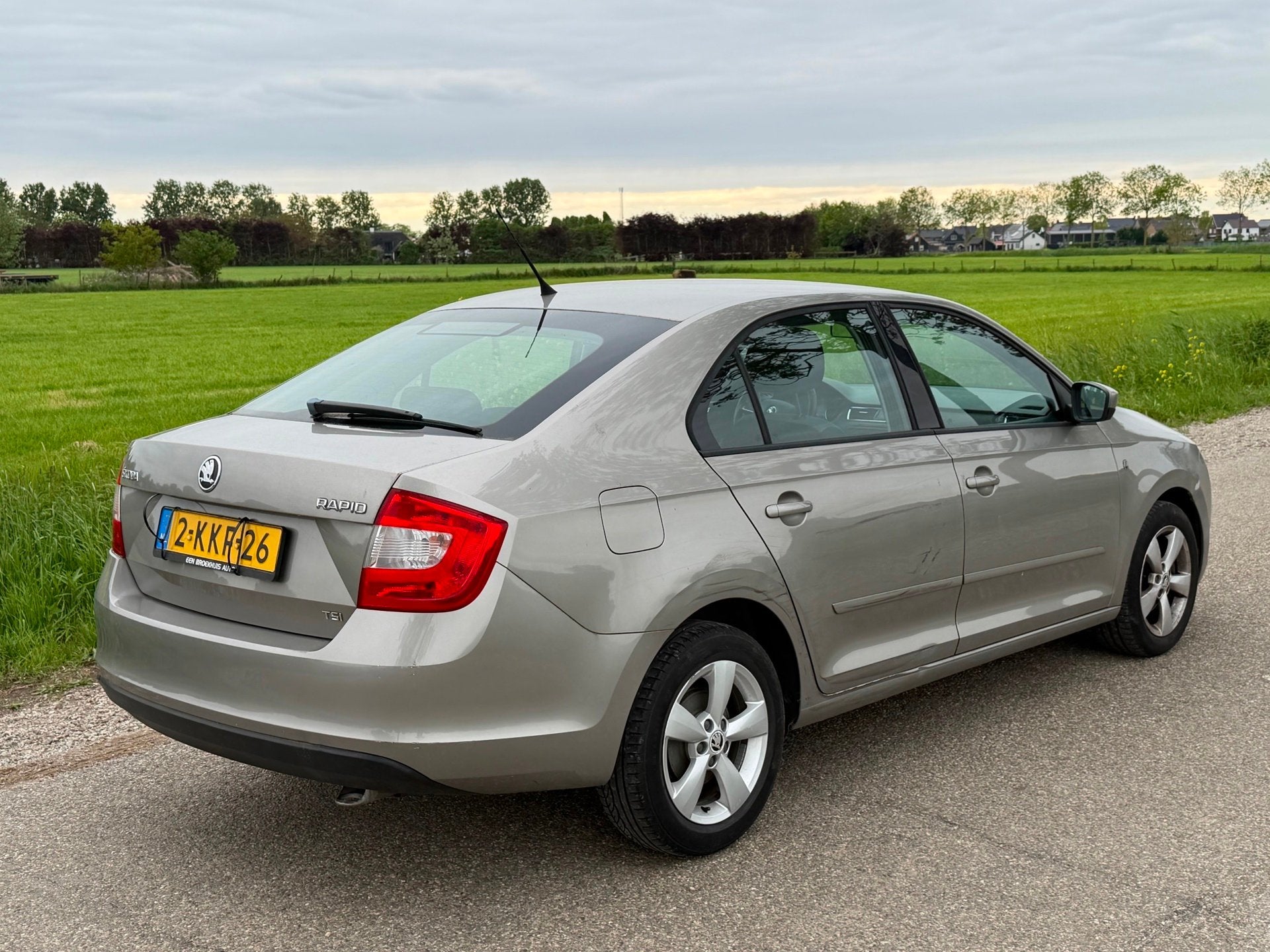 Skoda Rapid 1.2 TSI Greentech Elegance LEES TEKST APK 05-202, Auto's, Skoda, Voorwielaandrijving, Euro 5, Gebruikt, Zwart