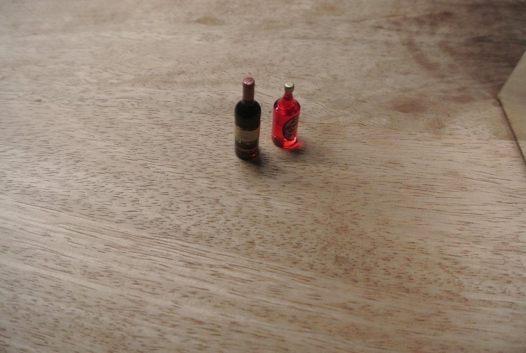 Poppenhuis twee flesjes/ nr 129, Verzamelen, Ophalen of Verzenden, Zo goed als nieuw, Overige typen