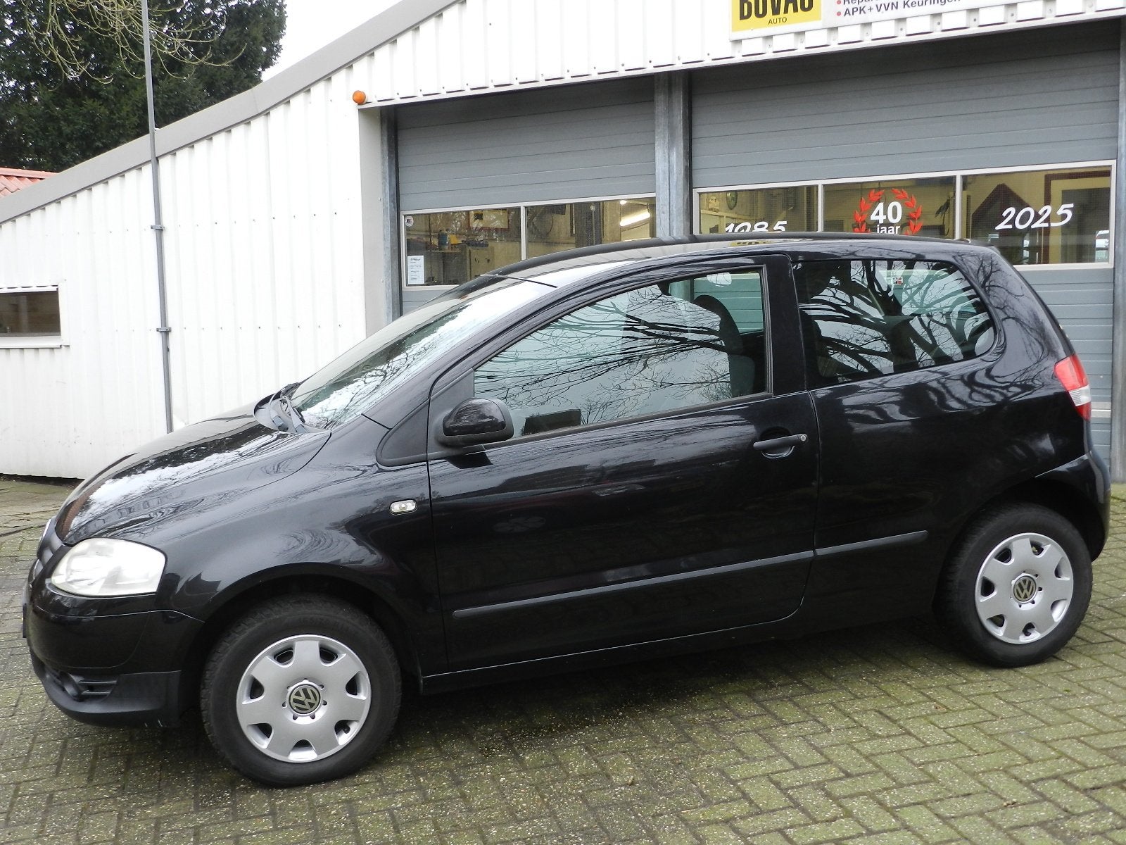 Volkswagen Fox 1.4 Trendline Zwart (bj 2006), Auto's, Voorwielaandrijving, Dealer onderhouden, 4 cilinders, 4 stoelen