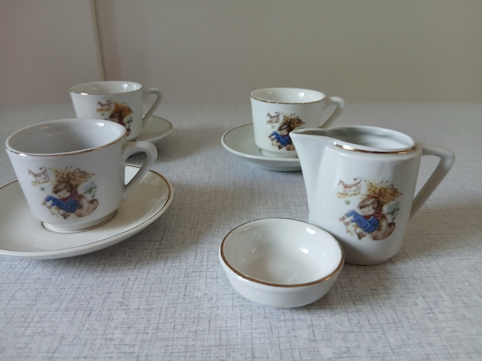 Vintage kinderserviesje met schattige illustraties, Ophalen of Verzenden, Gebruikt