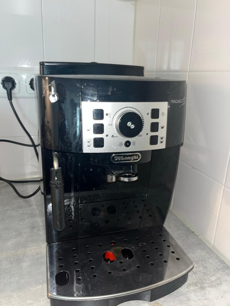 DeLonghi Magnifica S Espresso Apparaat - Zwart, Ophalen, Afneembaar waterreservoir, Gebruikt, Espresso apparaat