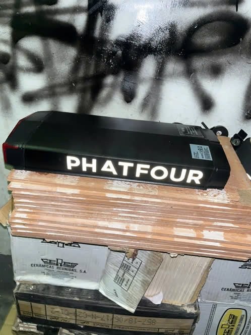 Phatfour flb accu, Ophalen of Verzenden, Zo goed als nieuw