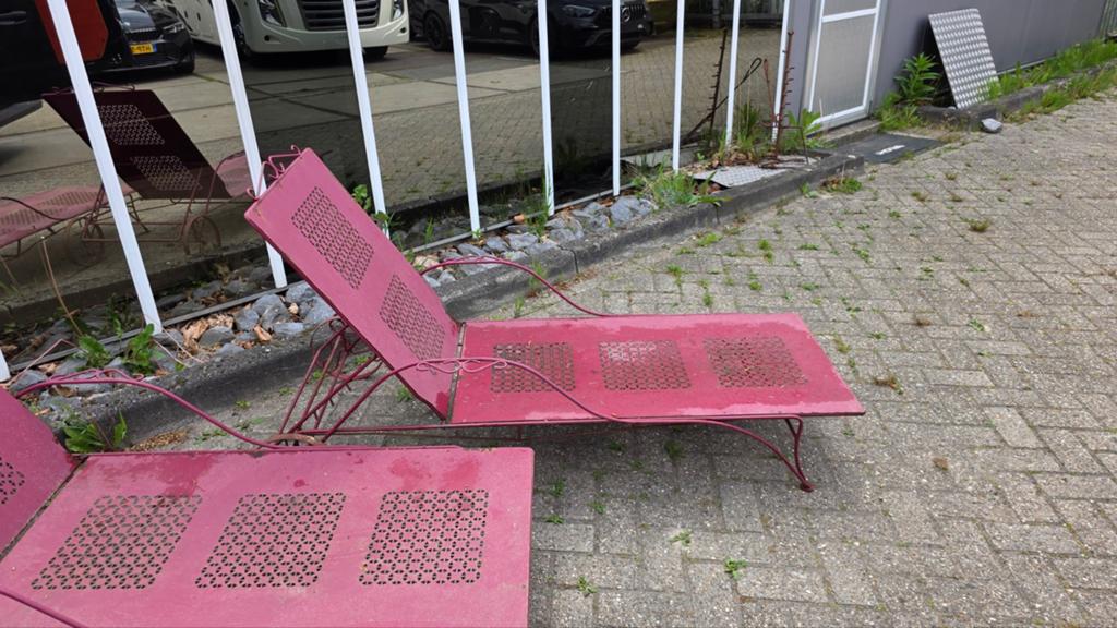Twee antieke smeedijzeren ligbedden - verstelbaar, Antiek en Kunst, Ophalen