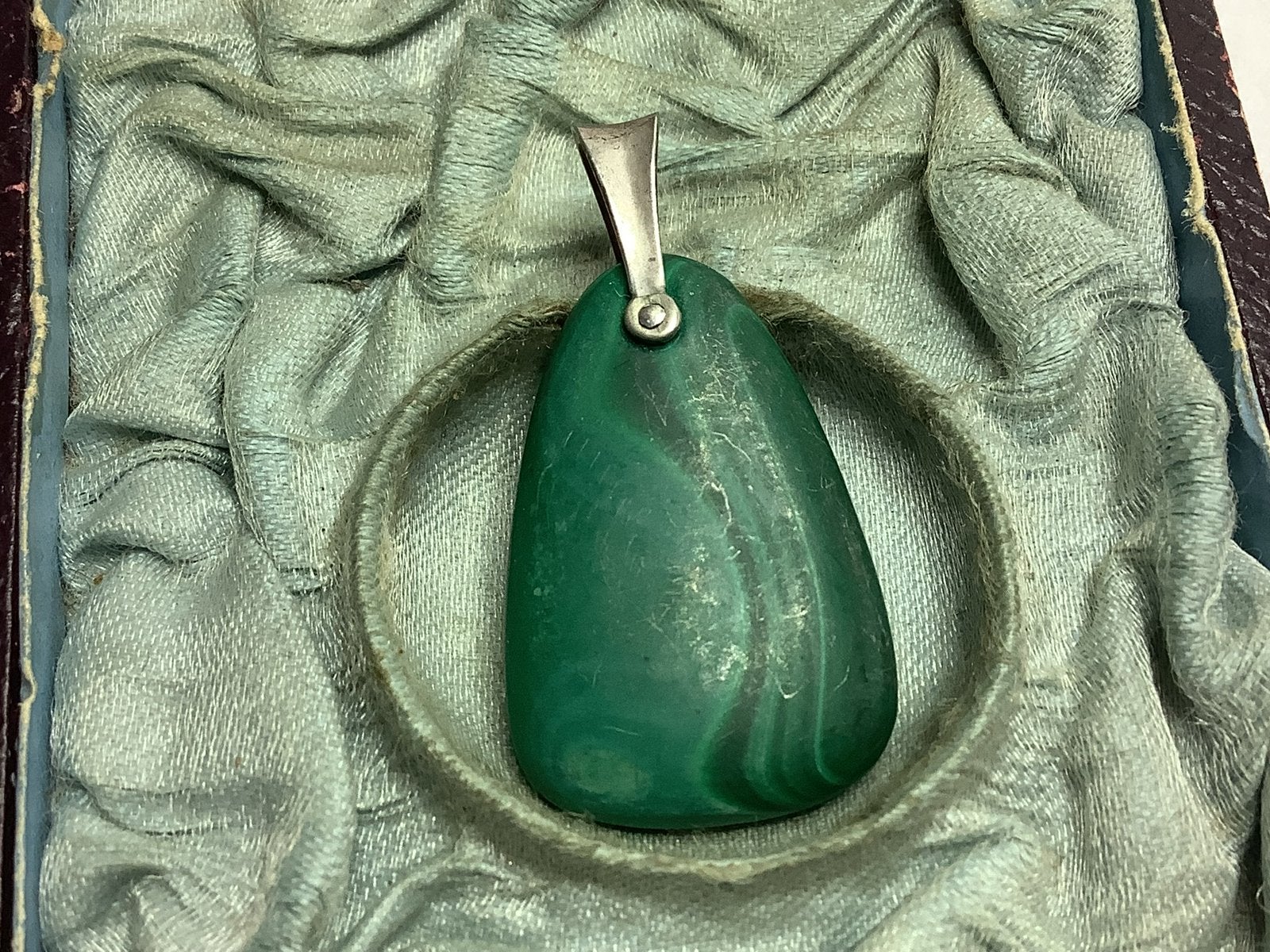 OUD ZILVER HANGER MET MALACHIET EDELSTEEN, Verzenden, Zilver, Hanger, Met edelsteen