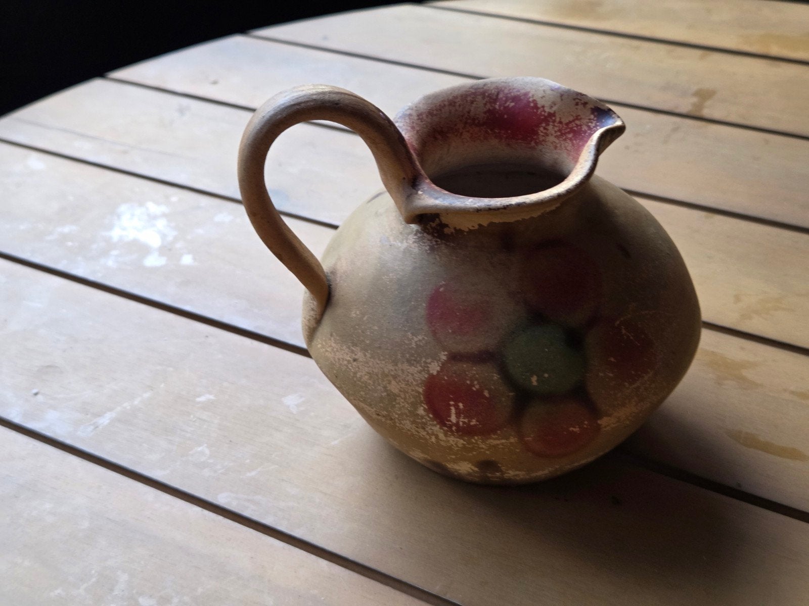 Vintage aardewerk kruik / schenkkan – Handgemaakt met bloemm, Antiek en Kunst, Ophalen of Verzenden