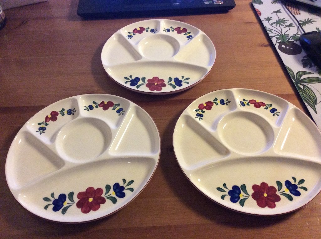 3 boerenbont gastronomisch vakkenborden Bouquet setprijs €20, Ophalen of Verzenden, Aardewerk, Landelijk/Boerenbont, Bord(en)