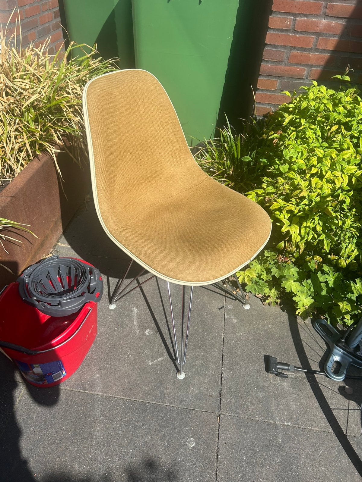 Vintage Herman Miller Eames beklede shell chair op Eiffel-os, Ophalen