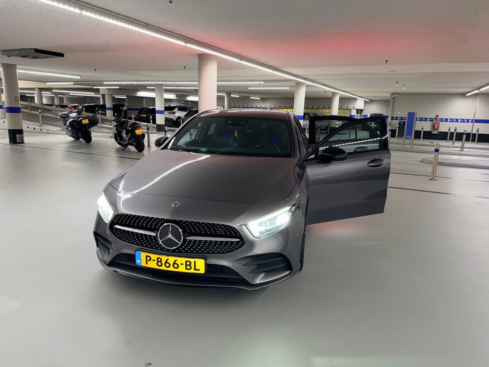 Mercedes-Benz A200 AMG Premium Plus, Auto's, 15 km/l, 163 pk, Particulier, 1275 kg