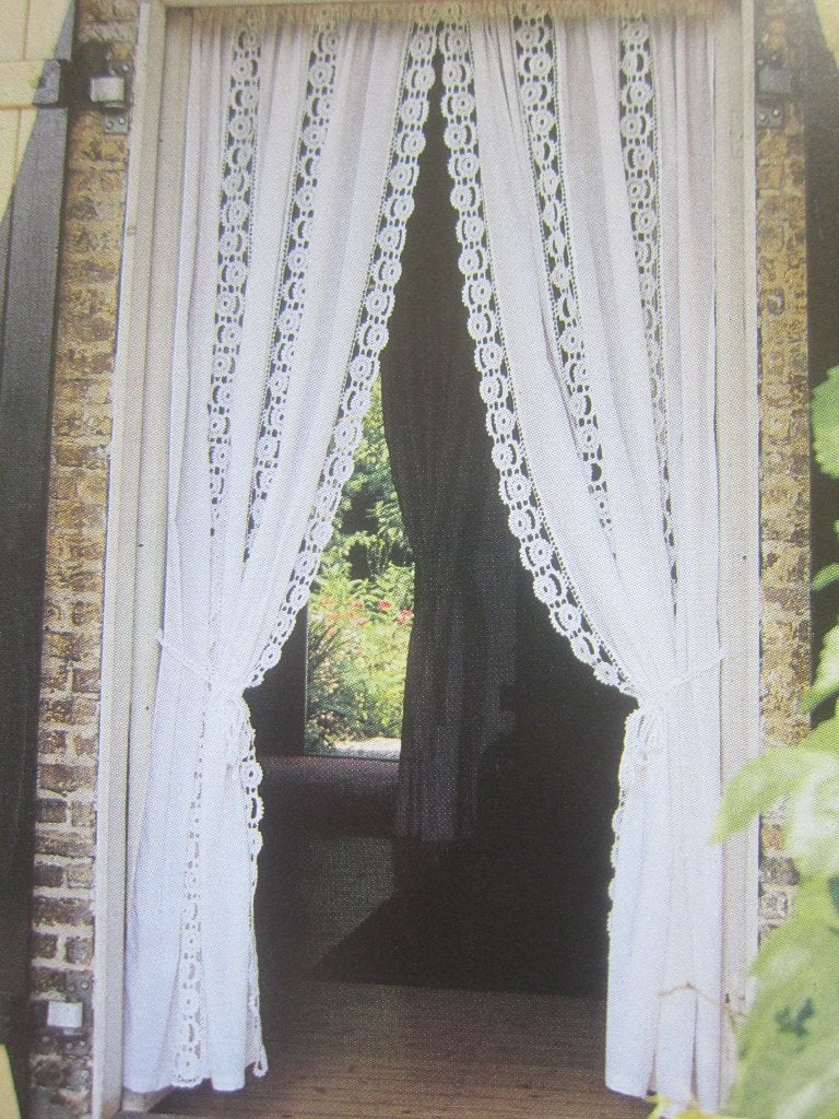 Gehaakt haakpatroon ROMANTISCH gordijntje kussens haken, Ophalen of Verzenden, Zo goed als nieuw, Haken, Patroon of Boek