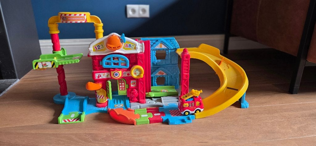VTech Toet Toet Auto's Brandweerkazerne met brandweerauto, Ophalen of Verzenden, Zo goed als nieuw, 6 maanden tot 2 jaar