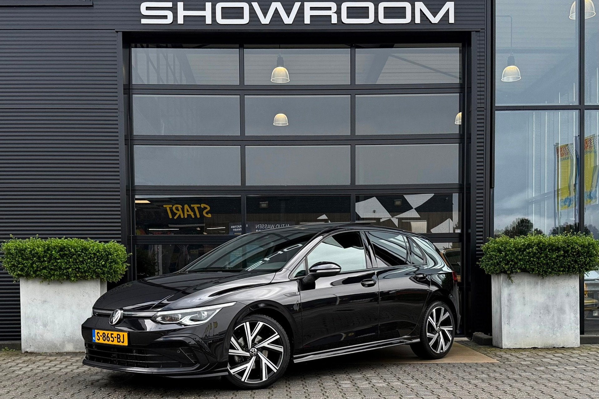 Volkswagen Golf 1.5 eTSI 3 x R-Line, Pano, Sfeer, ACC, Stuur, Dealer onderhouden, 4 cilinders, 150 pk, Zwart