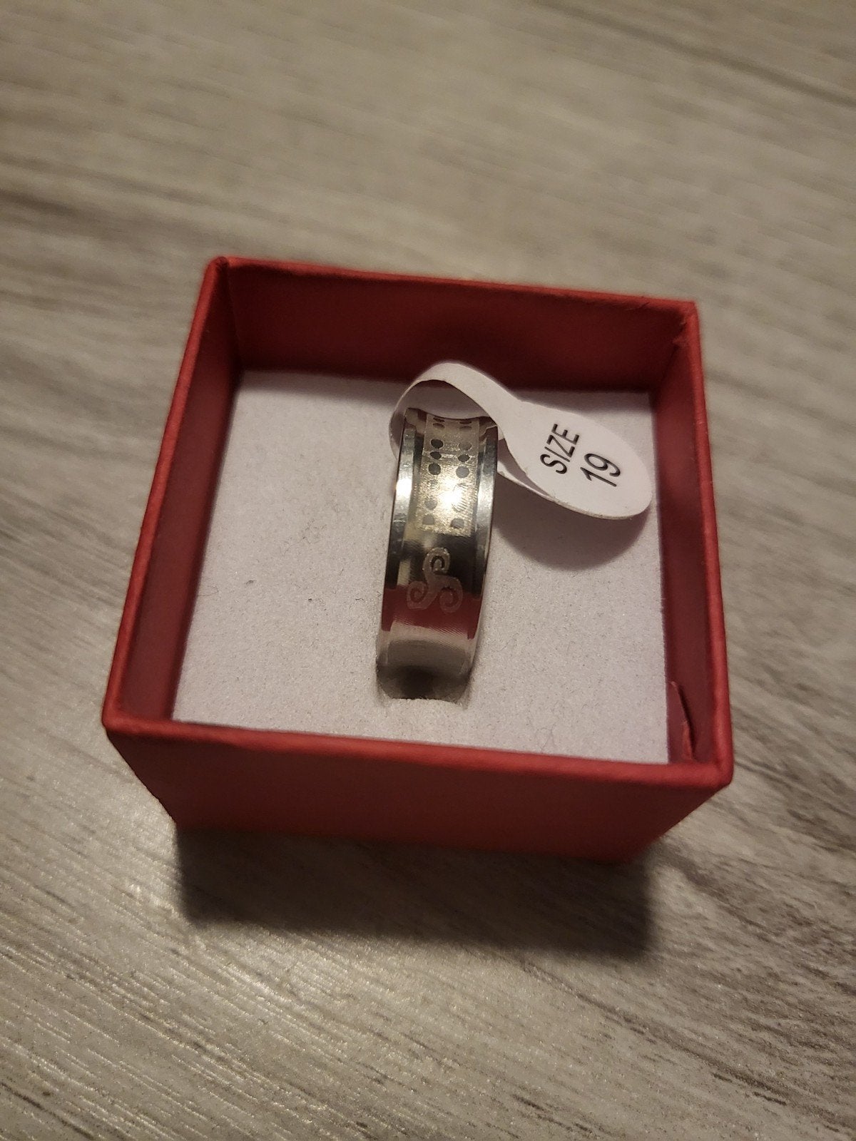Nieuwe zilverkleurige ring, maat 19, IJzer of Staal, 19 tot 20, Nieuw, Ophalen of Verzenden