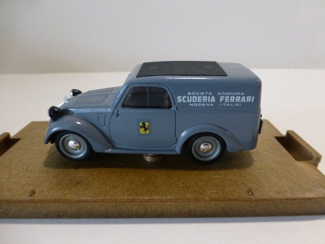 Brumm Fiat 500 B Furgoncino Scuderia Ferrari, Ophalen of Verzenden, Zo goed als nieuw, Auto, Overige merken
