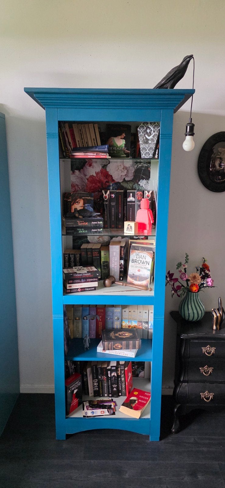 Prachtige Petrol Blauwe Kast met Bloemenbehang., Met plank(en), Glas, Klassiek, Modern, Eclectisch, Zo goed als nieuw