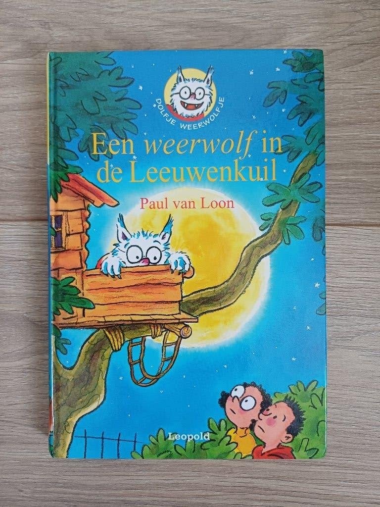 Dolfje Weerwolfje Een weerwolf in de leeuwenkuil-Paul v Loon, Boeken, Ophalen of Verzenden, Zo goed als nieuw, Paul van Loon, Fictie algemeen