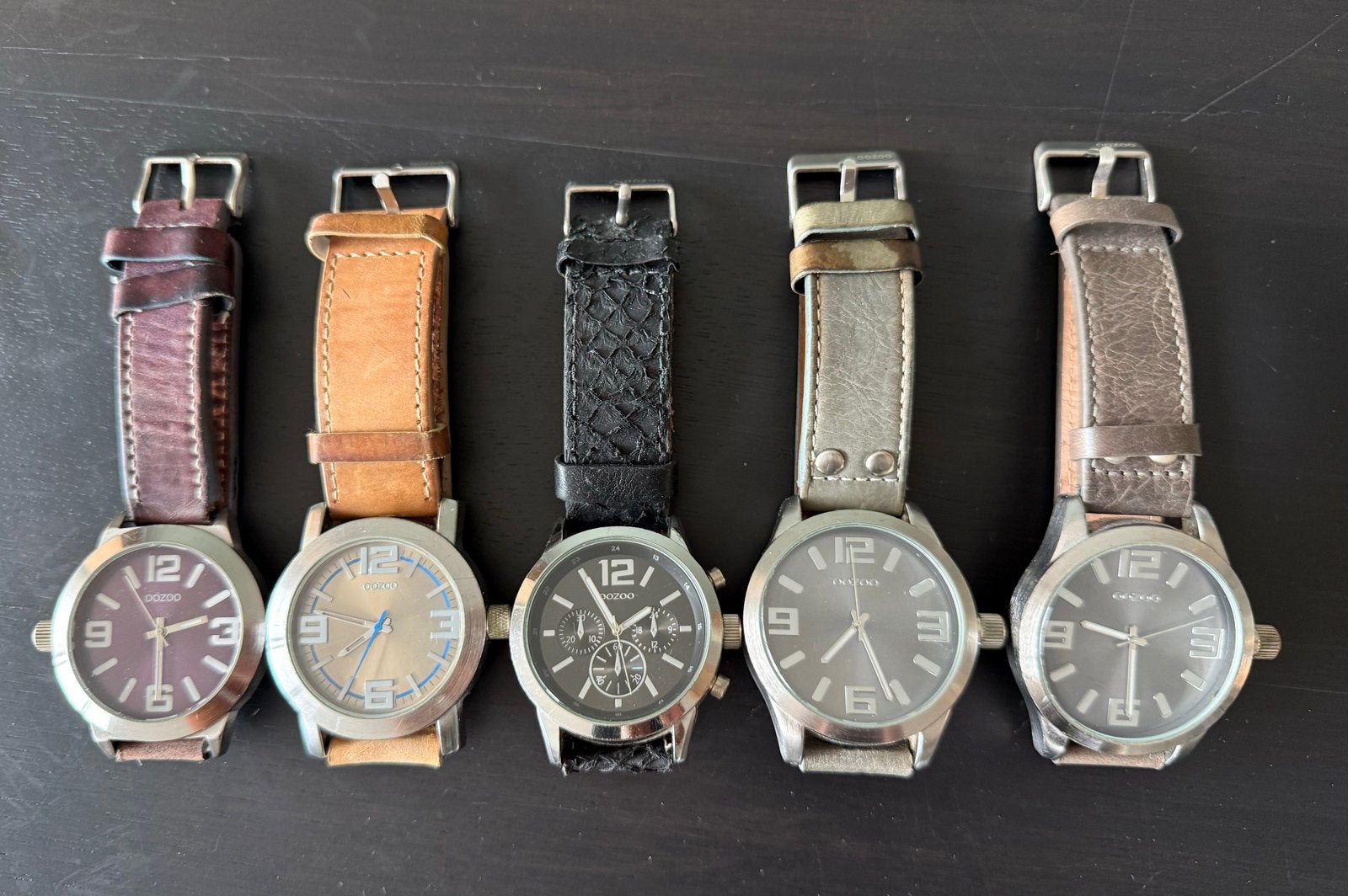5 horloges in diverse kleuren - Nieuwe batterij nodig, Overige merken, Staal, Polshorloge, Ophalen of Verzenden