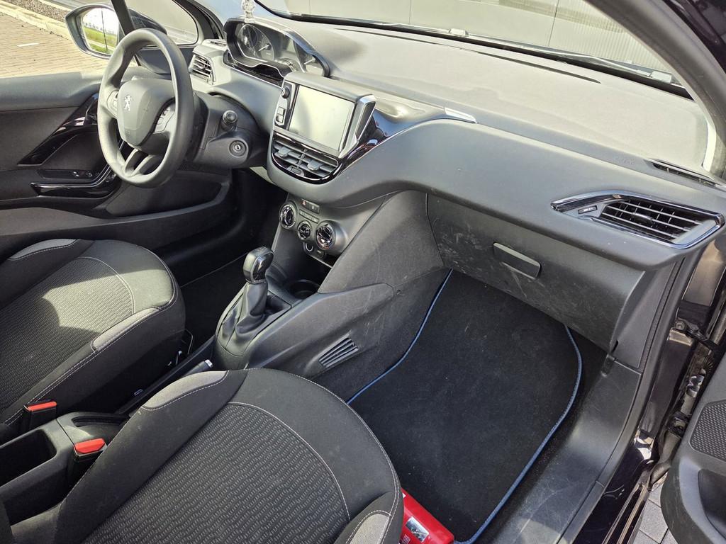 Peugeot 208 1.2 PureTech Allure, Voorwielaandrijving, Gebruikt, 1199 cc, Bedrijf