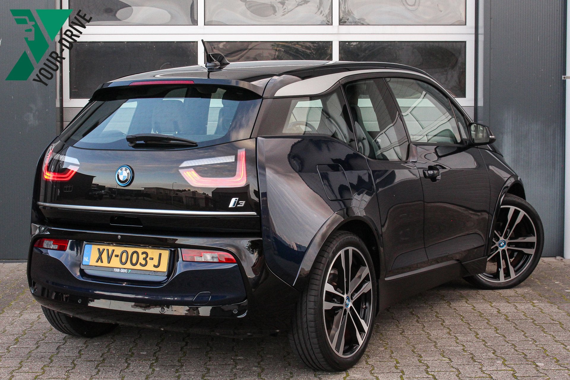 BMW I3 Executive Edition 120Ah 42 kWh | 12 Mnd. Garantie & S, Auto's, Automaat, Achterwielaandrijving, Beige, Met garantie (alle)