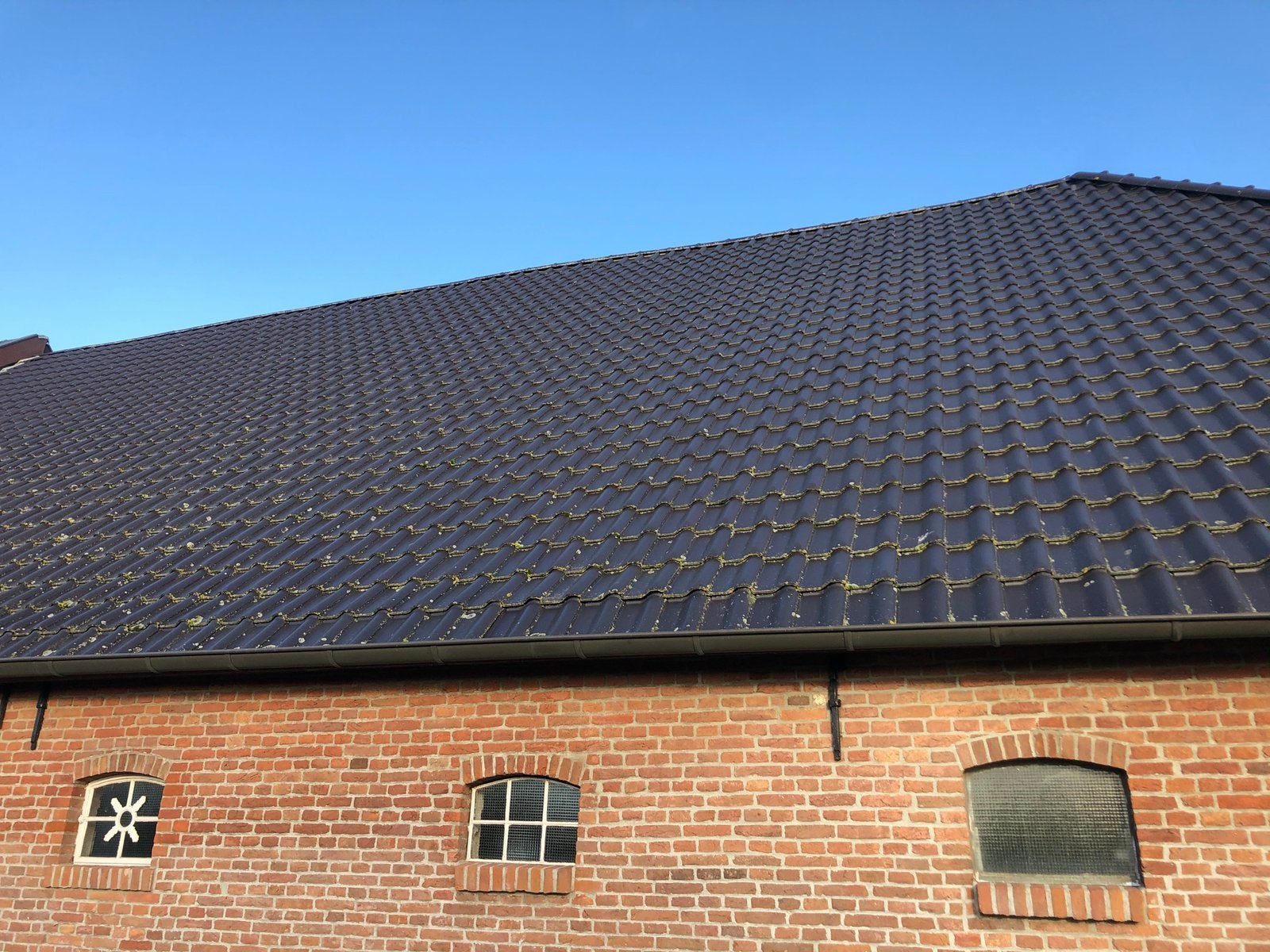 250m2 dakpannen in palletkrattenatraciet, Ophalen, Steen of Klei, Zwart, Zo goed als nieuw
