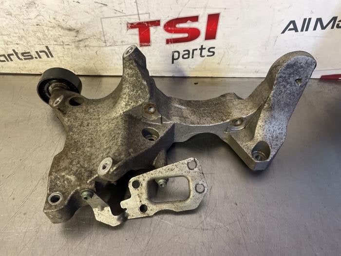 Dynamosteun boven van een Volkswagen Golf, Auto-onderdelen, Motor en Toebehoren, Gebruikt, -, Volkswagen, -