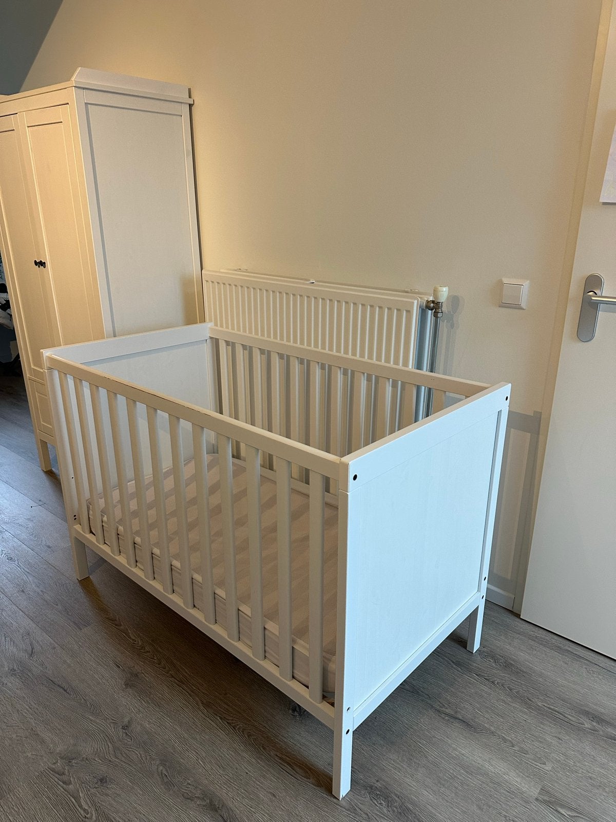 IKEA Sundvik Ledikant Wit - Verstelbaar Babybed, Ophalen, Gebruikt, Ledikant