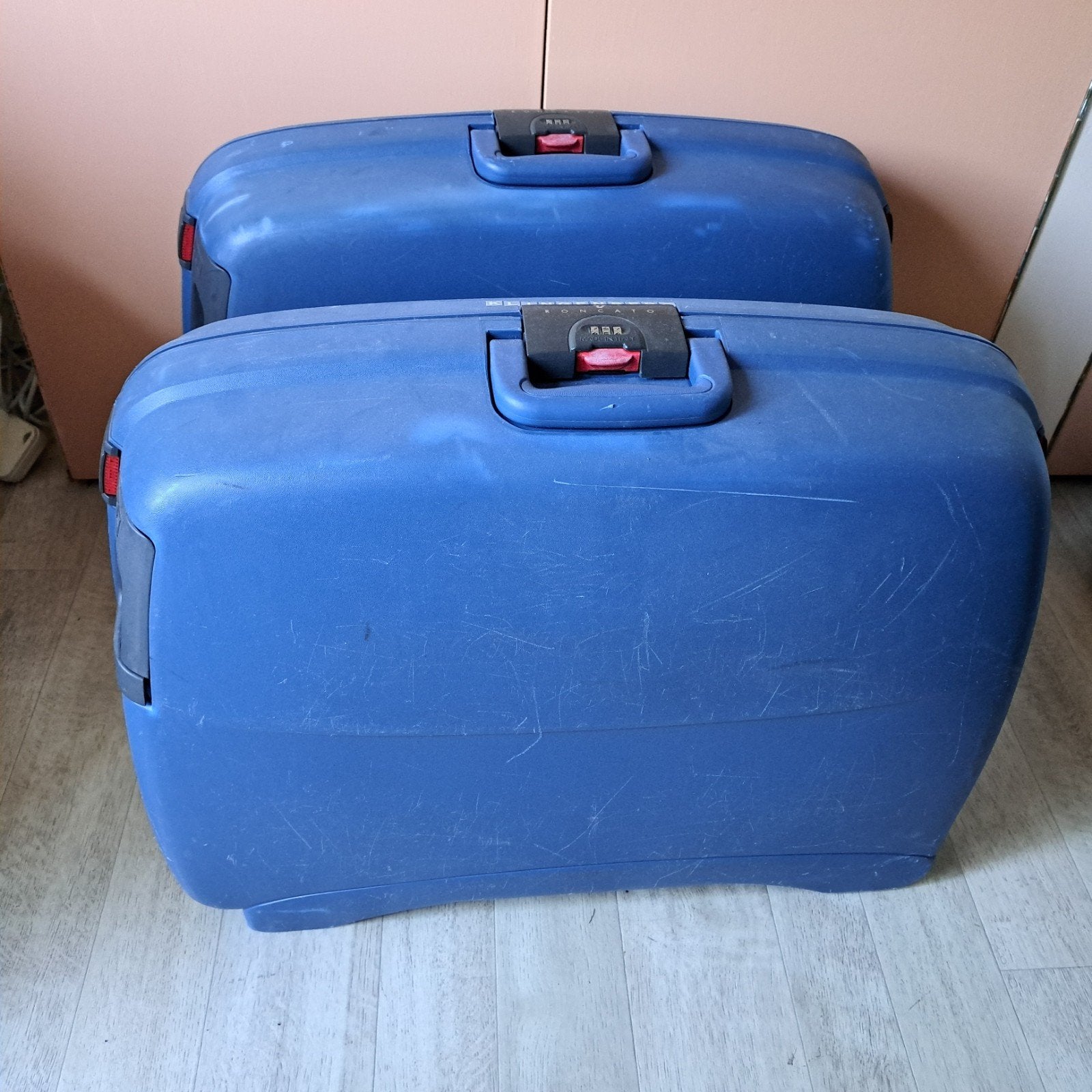 Blauwe Roncato koffer (2 stuks) - Ideaal voor reizen, Sieraden, Tassen en Uiterlijk, Koffers, Gebruikt, 50 tot 60 cm, Hard kunststof