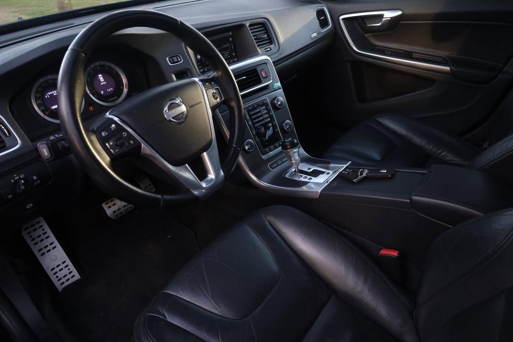 Volvo S60 3.0 T6 AWD Momentum Aut. | Heico Uitvoering | Pano, Auto's, Volvo, Automaat, Euro 5, S60, Zwart