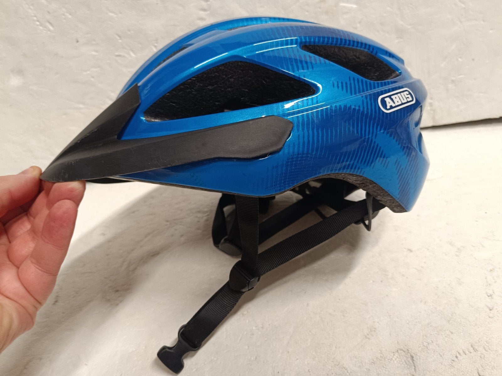 fietshelm abus maat M 52-58cm verstelbaar 305 gram zonneklep, M, Ophalen of Verzenden, Heer of Dame