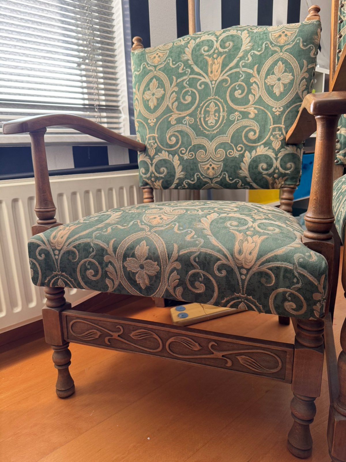 2 antieke louis XIII stoelen, Ophalen