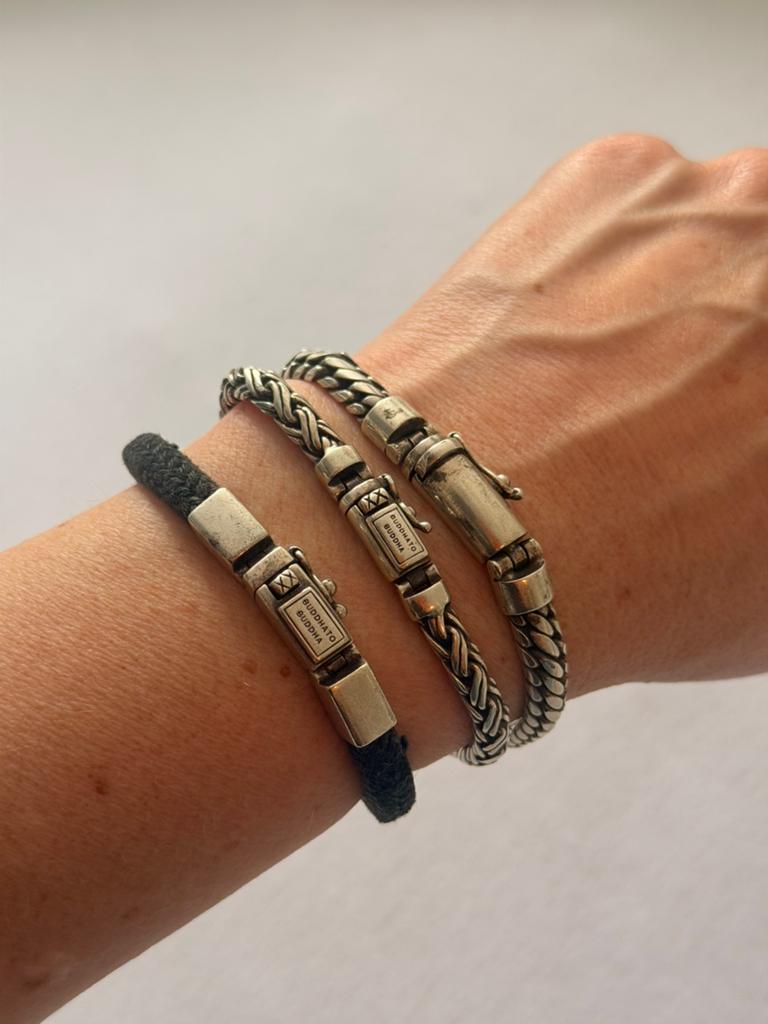 Drie armbandjes: 2x Buddha to Buddha, 1x merkloos, Ophalen of Verzenden, Gebruikt, Zwart, Zilver