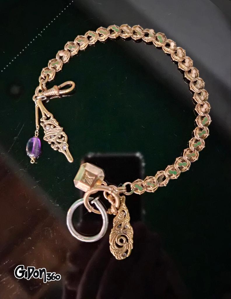 Antique gold plated french chain, Louis Vuitton charm, Verzenden, Goud