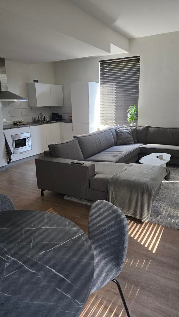 Stoffen hoekbank met kleed en tafel, Huis en Inrichting, Banken | Bankstellen, Gebruikt, 100 tot 125 cm, Hoekbank, 300 cm of meer