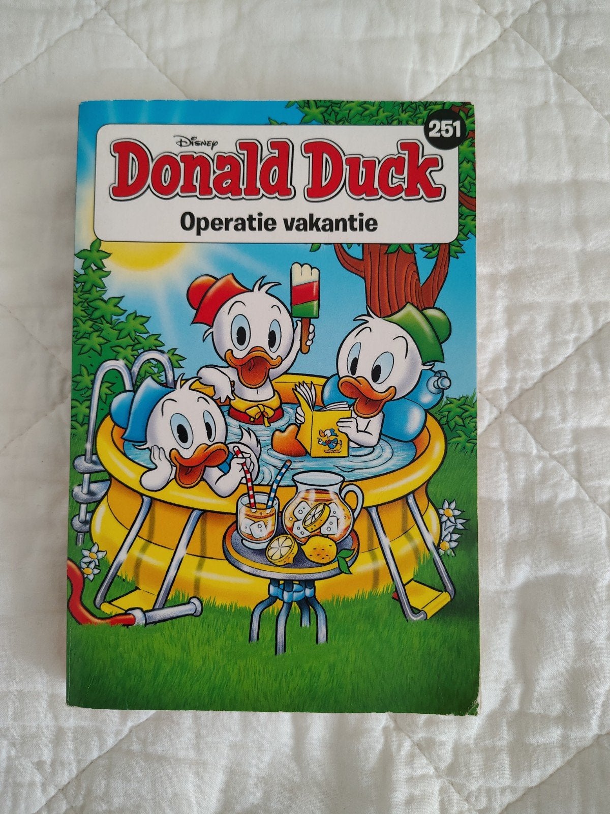 Donald Duck Pocket 251: Operatie Vakantie, Eén stripboek, Ophalen of Verzenden, Gelezen, Walt Disney