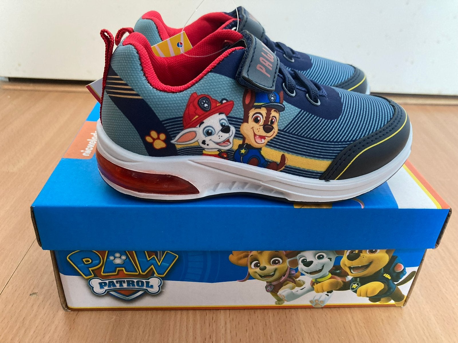 Nieuwe paw patrol sneakers/ schoenen met licht maat 30, Schoenen, Nieuw, Ophalen of Verzenden, Jongen