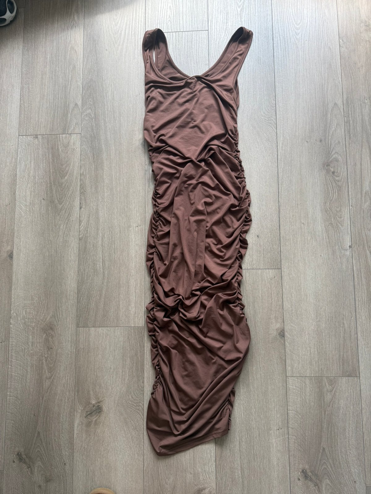 Bruine bodycon jurk, Maat 38/40 (M), Bruin, Ophalen of Verzenden, Zo goed als nieuw