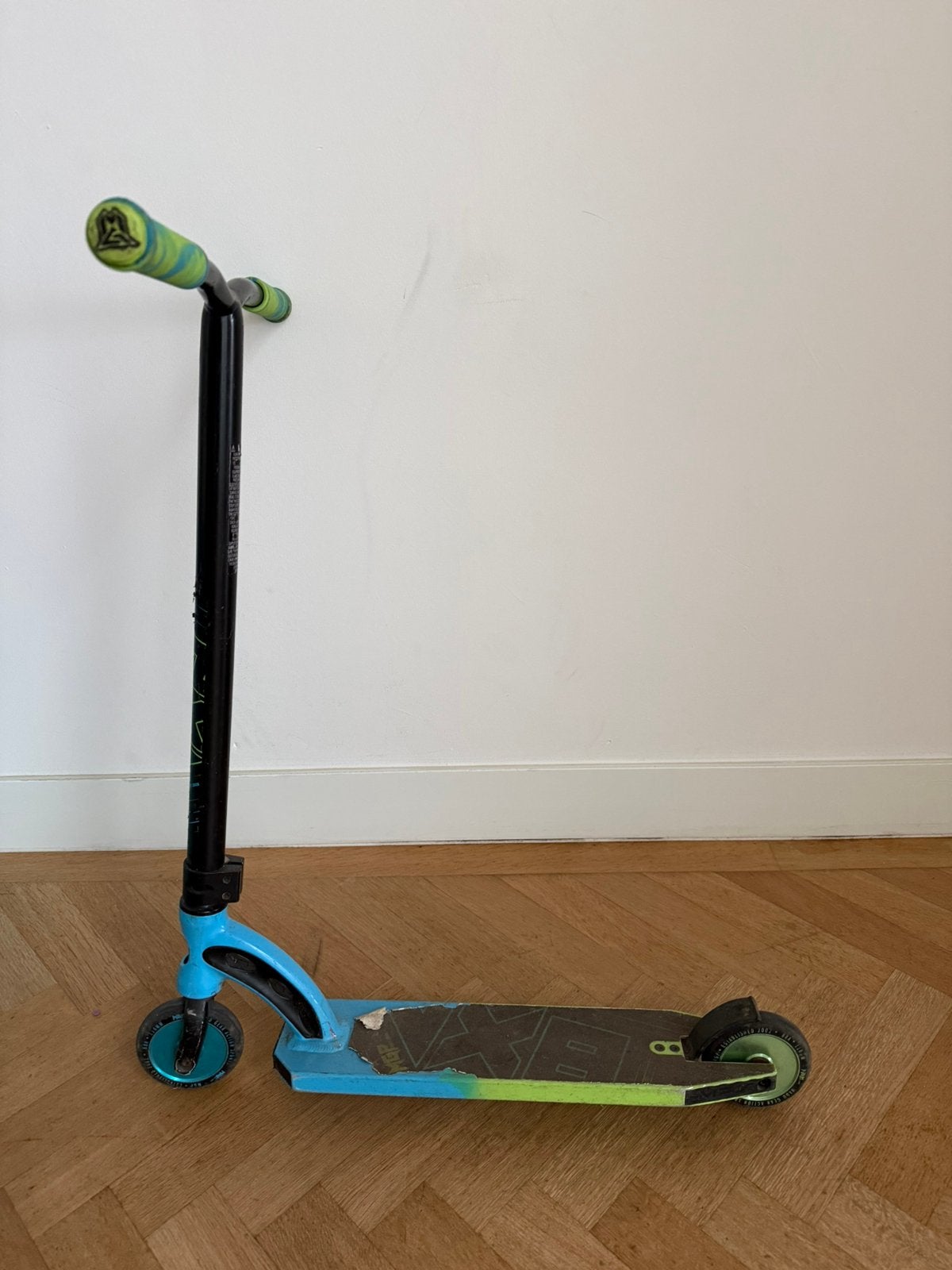 MGP VX Origin stuntstep zwart groen en blauw, prima staat., Fietsen en Brommers, Steps, Ophalen of Verzenden, Gebruikt, Gewone step