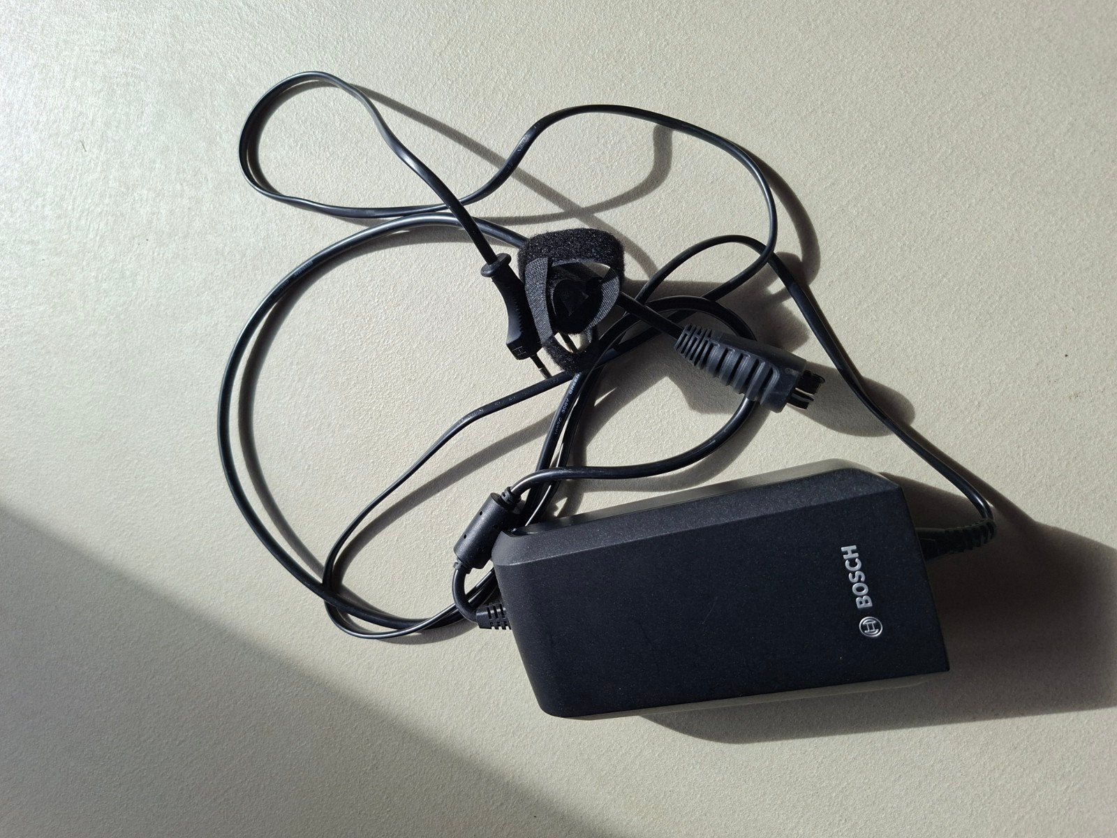 Bosch Ebike charger BCS220, Zo goed als nieuw