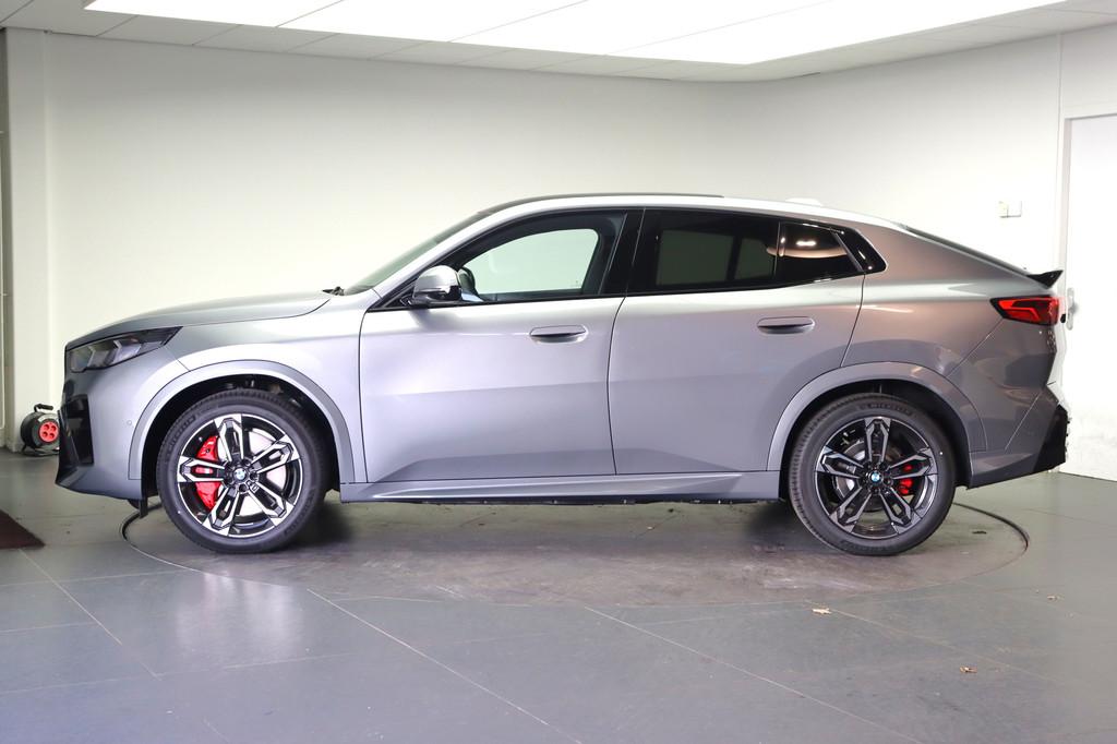 BMW iX2 eDrive20 High Executive M Sport / Panoramadak / Trek, Auto's, IX2, Met garantie (alle), 33 min, Origineel Nederlands