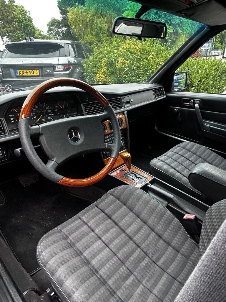 Mercedes-Benz 190-serie 1.8 E Basic automaat, Auto's, Mercedes-Benz, Gebruikt, 4 cilinders, 49 €/maand, Bedrijf