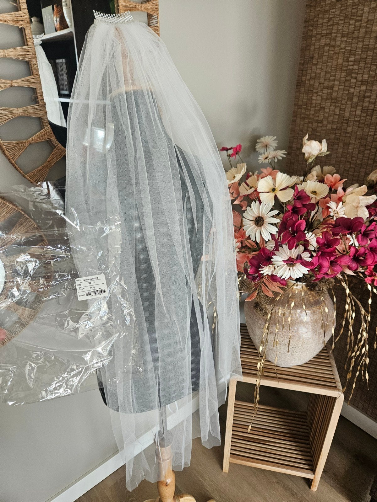 Nieuw simpel sluier 95 cm ivory cecile calanthe soepel, Kleding | Dames, Trouwkleding en Trouwaccessoires, Ophalen, Nieuw, Zwart
