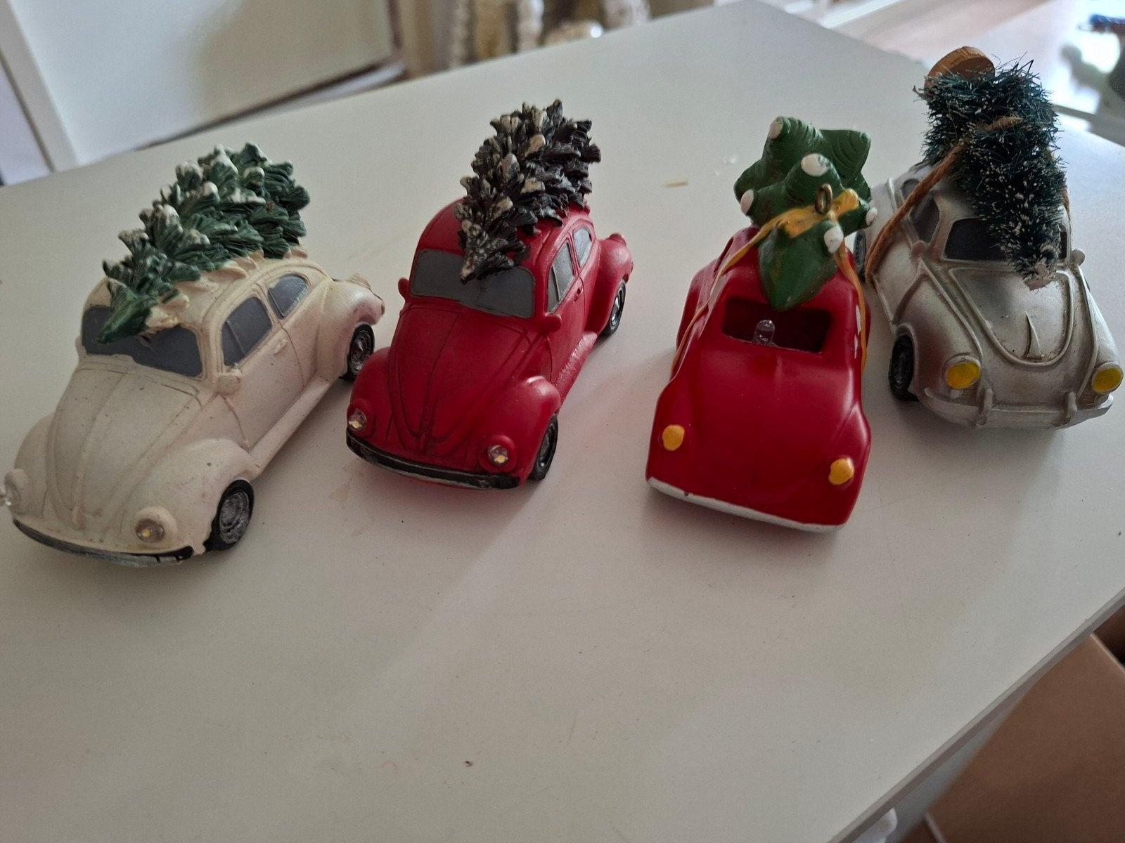 4 mini volkswagen met kerstboom er op., Diversen, Kerst, Ophalen