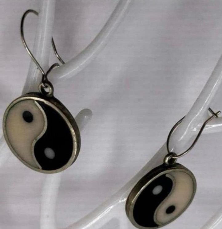 Trendy Yin Yang Oorbellen Zwart/Wit - Nieuw, Sieraden, Tassen en Uiterlijk, Oorbellen, Nieuw, Hangers, Overige materialen, Overige kleuren