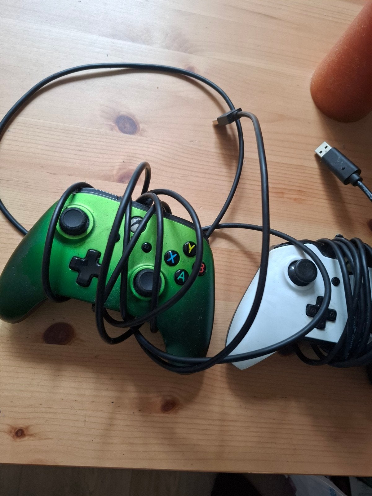 Xbox One Controllers - Wit, Zwart/Geel, Groen, Spelcomputers en Games, Spelcomputers | Xbox | Accessoires, Gebruikt, Xbox One
