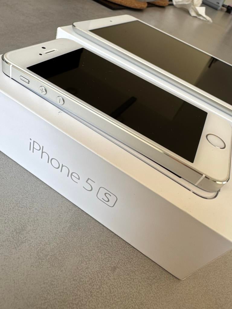 iPhone 5s 16GB met doos & iPad mini 16GB met doos, Telecommunicatie, Mobiele telefoons | Apple iPhone, Ophalen, Gebruikt, 16 GB