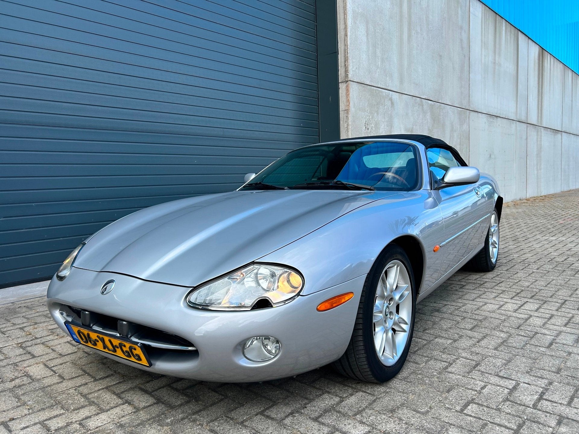 Jaguar XK8 4.0 V8 Convertible AUT LEDER PDC, Auto's, Jaguar, Achterwielaandrijving, Gebruikt, Cabriolet, 4 stoelen