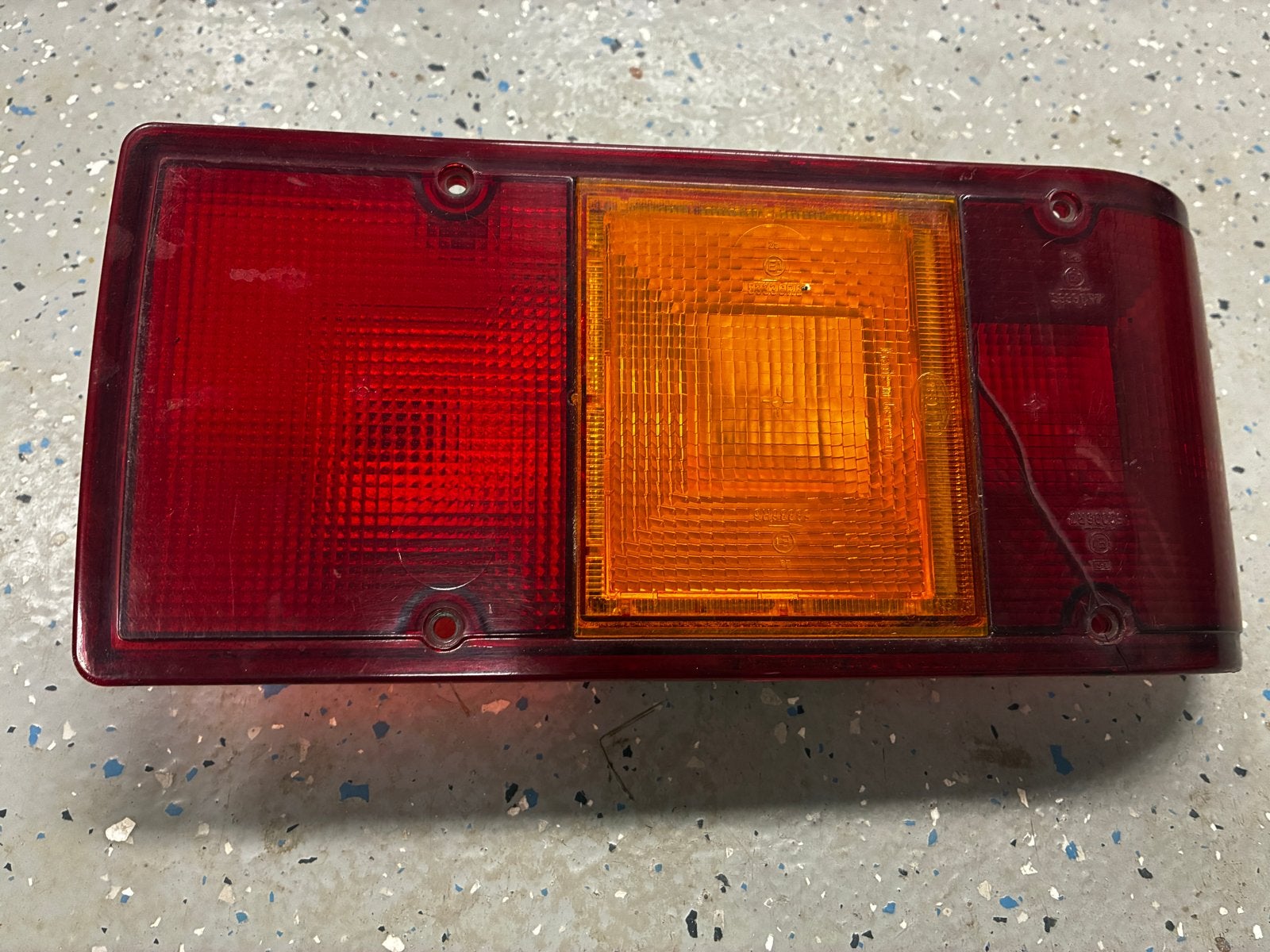 Kip Grey Line (Hella 53336) achterlicht met barst er in., Ophalen of Verzenden, Gebruikt
