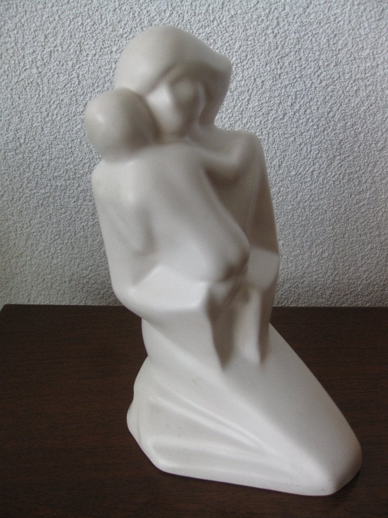 Moeder en kind, aardewerk "Plastiek", van Yvonne Niessen., Minder dan 20 cm, Ophalen of Verzenden, Beeld, Vrouw