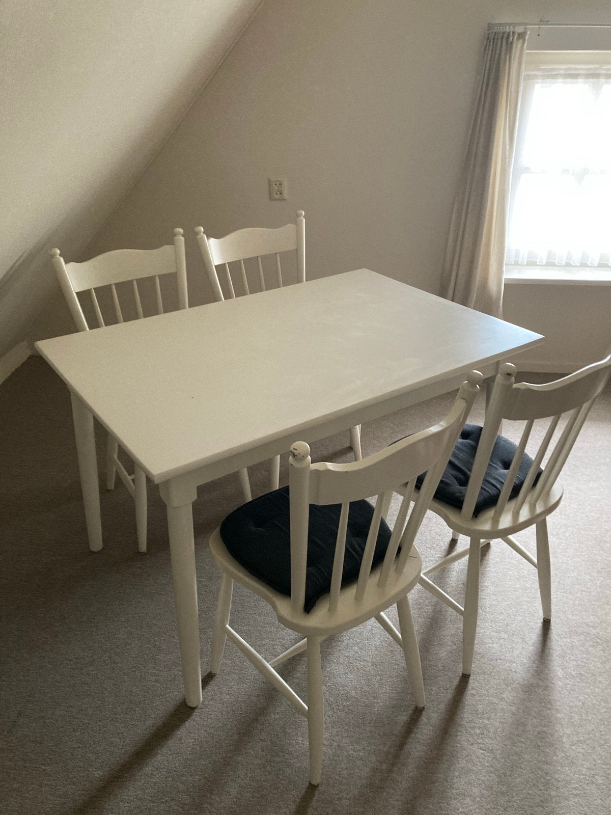Witte eettafel met 4 stoelen, Gebruikt, 100 tot 150 cm, Vier personen, Rechthoekig